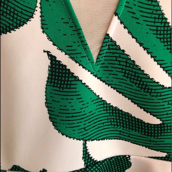 Tropical V-Neck Peplum Top - Picture 6 of 7